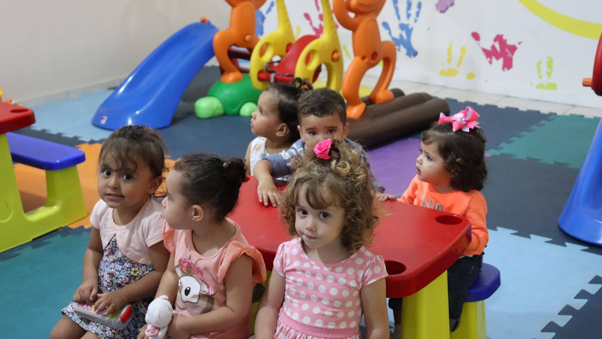 Ensino bíblico com alegria